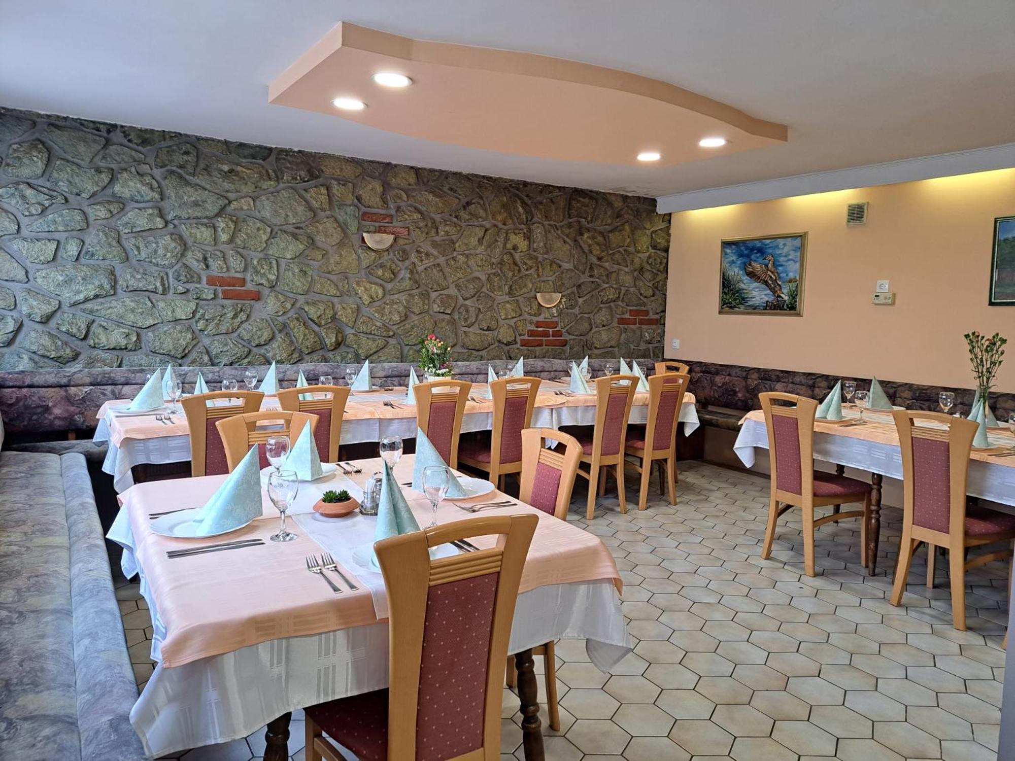 Guesthouse Zivko Dobrovce Екстер'єр фото