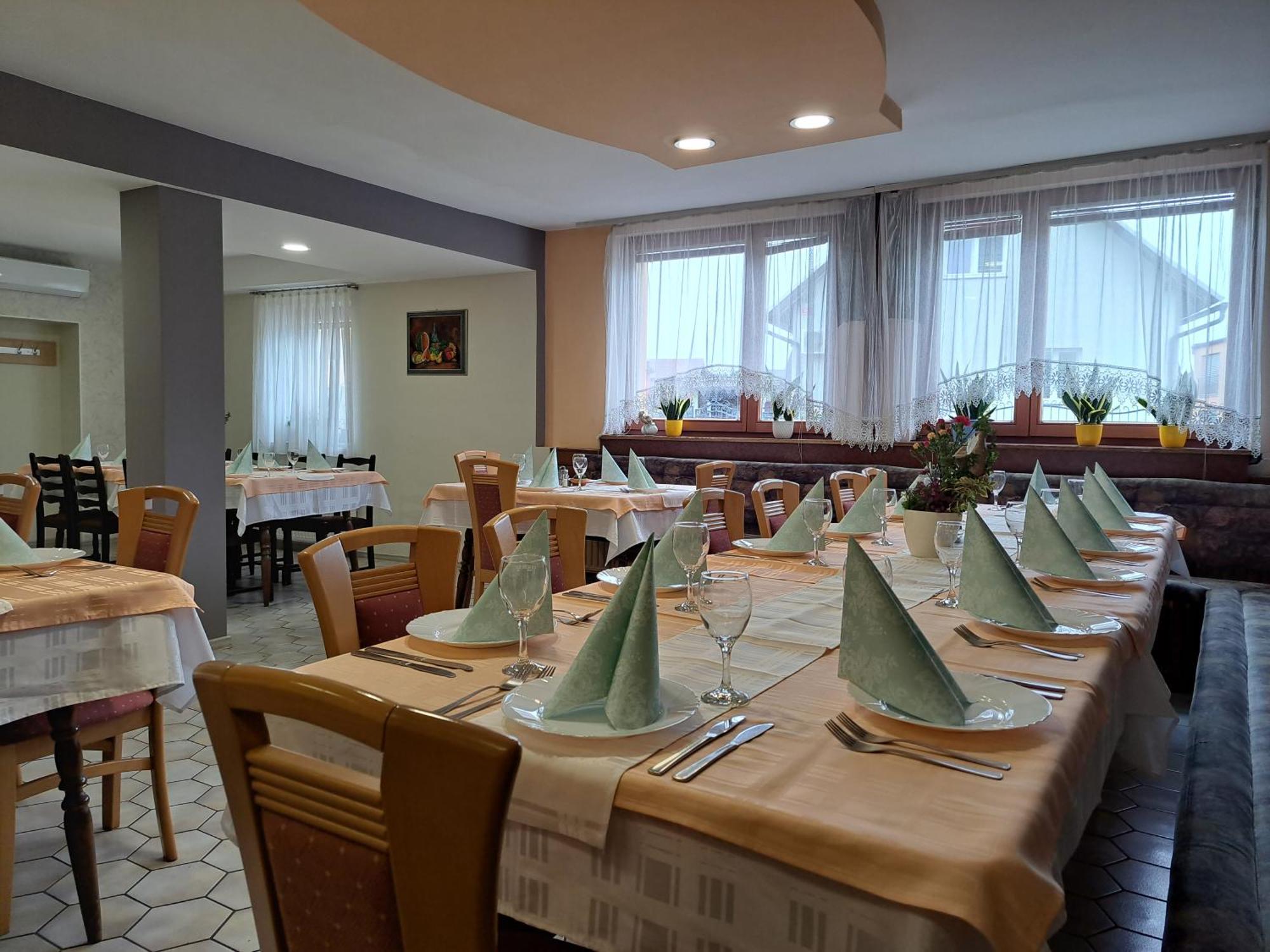 Guesthouse Zivko Dobrovce Екстер'єр фото