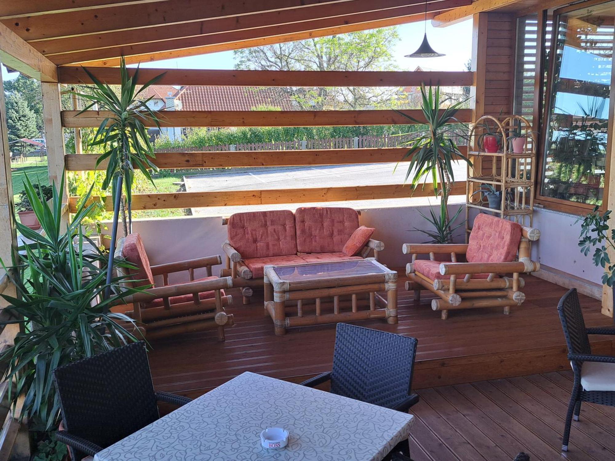 Guesthouse Zivko Dobrovce Екстер'єр фото