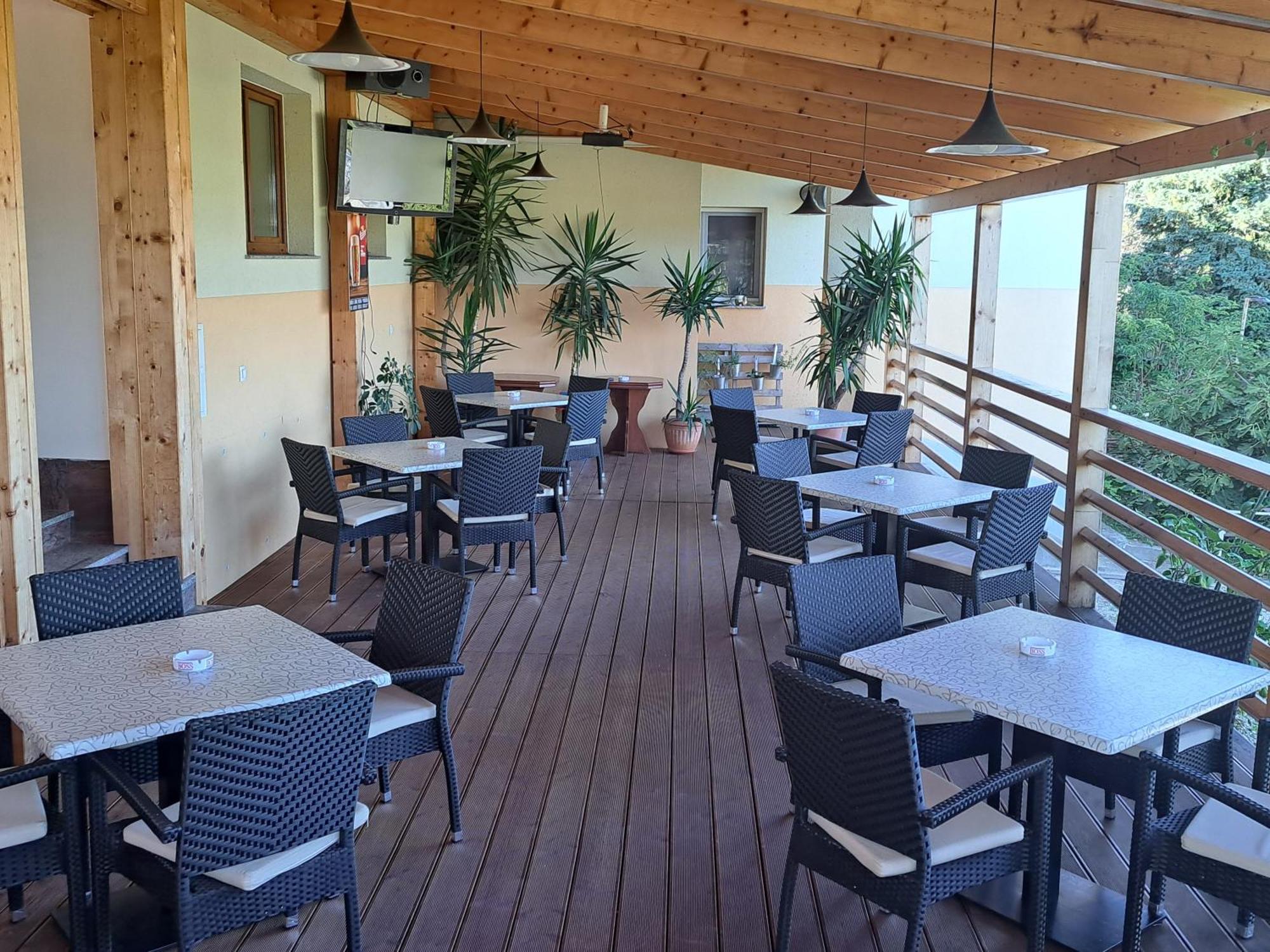 Guesthouse Zivko Dobrovce Екстер'єр фото