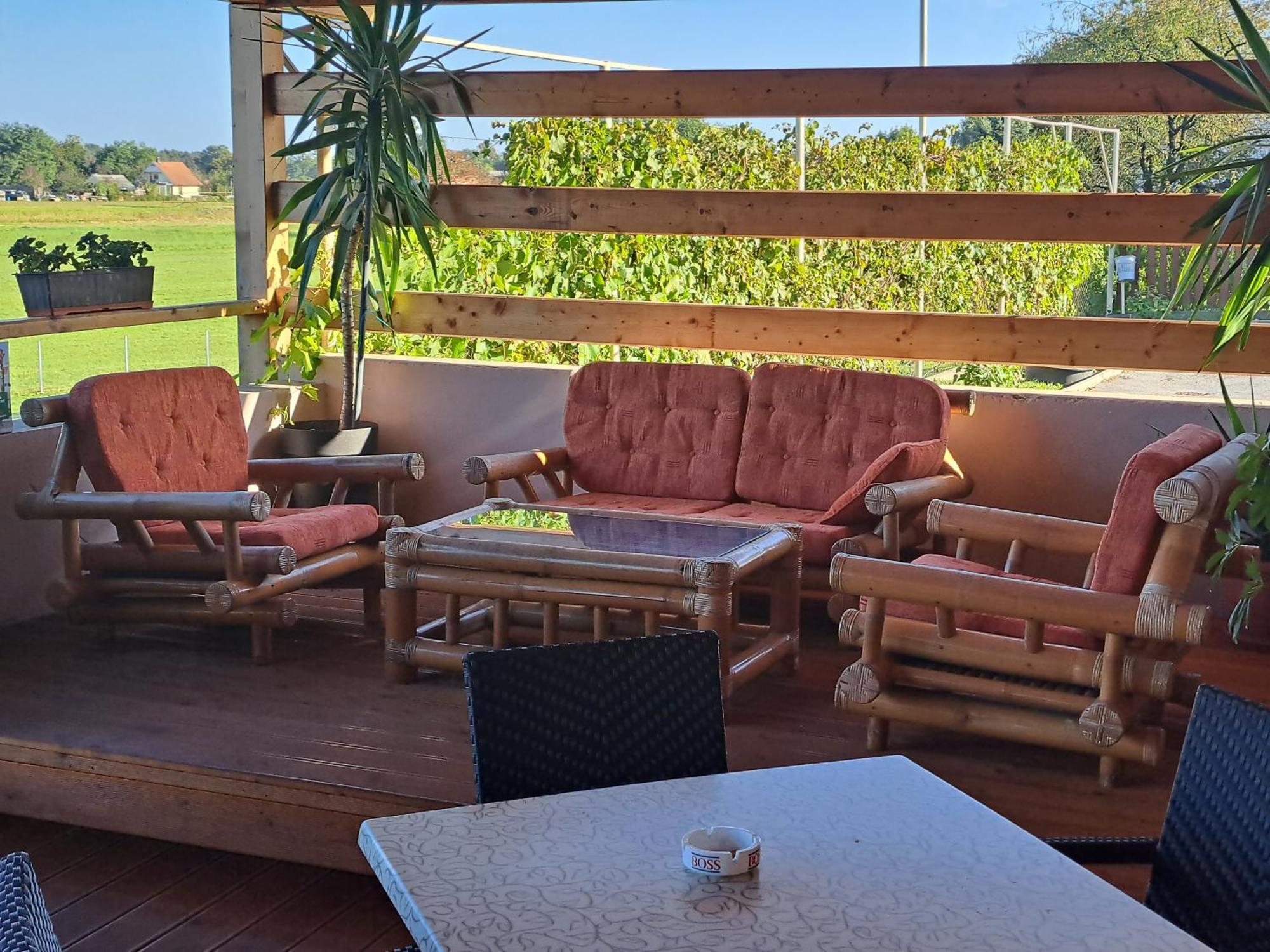 Guesthouse Zivko Dobrovce Екстер'єр фото