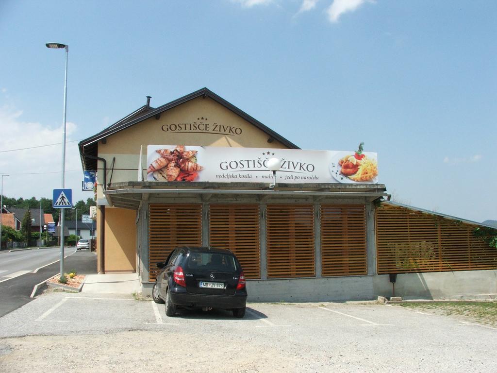 Guesthouse Zivko Dobrovce Екстер'єр фото