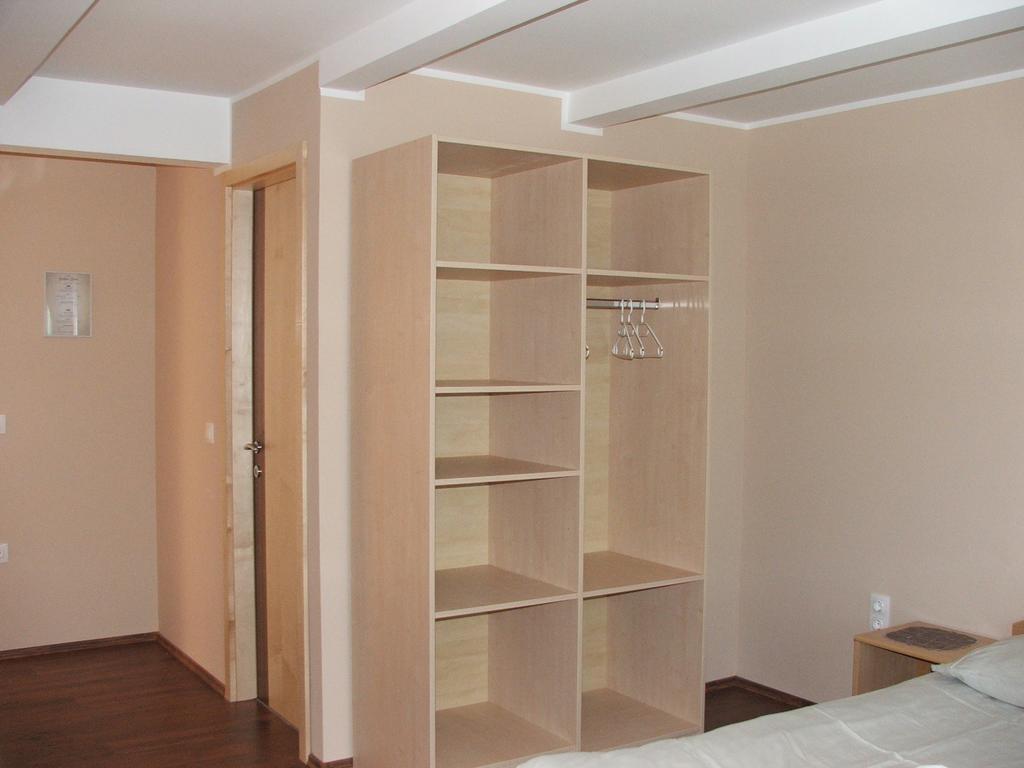 Guesthouse Zivko Dobrovce Екстер'єр фото