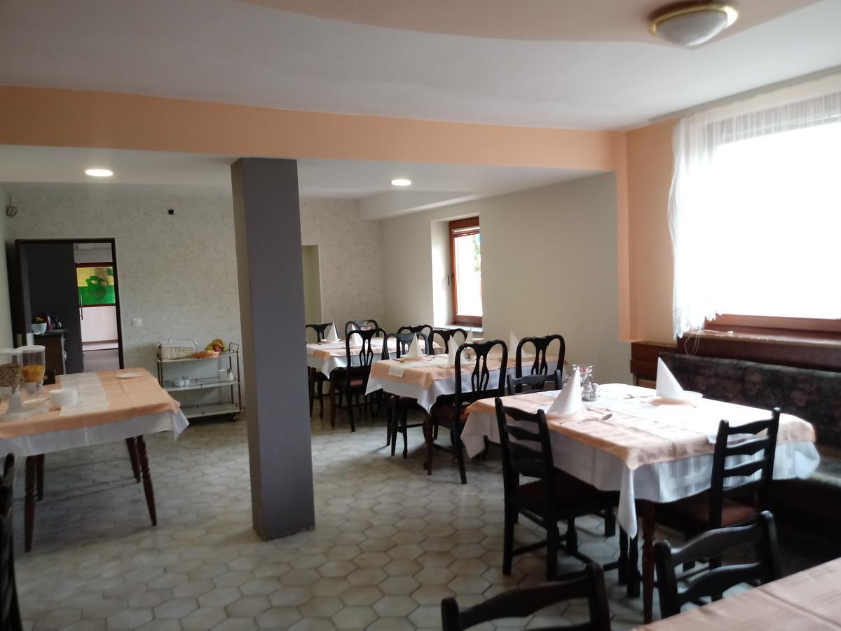 Guesthouse Zivko Dobrovce Екстер'єр фото